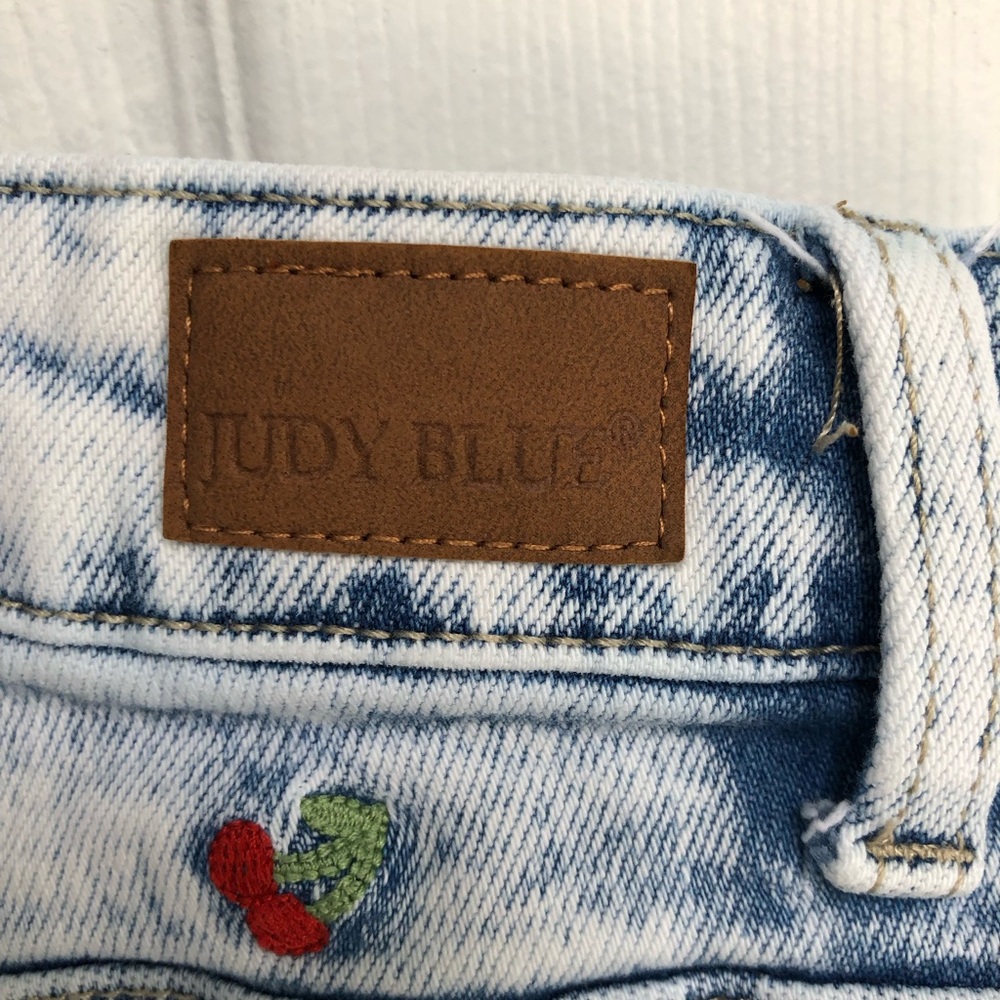 Judy Blue Cut Off Shorts High Rise Cherry Embroidered Acid Wash XL Festival - Picture 11 of 16